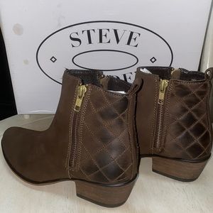 AUTH NIB STEVE MADDEN NYRVANA BROWN US 6